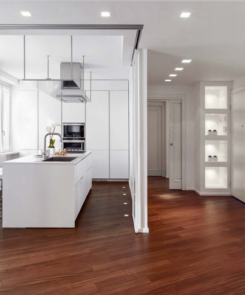 interiors-of-the-modern-kitchen-P454J6R.jpg